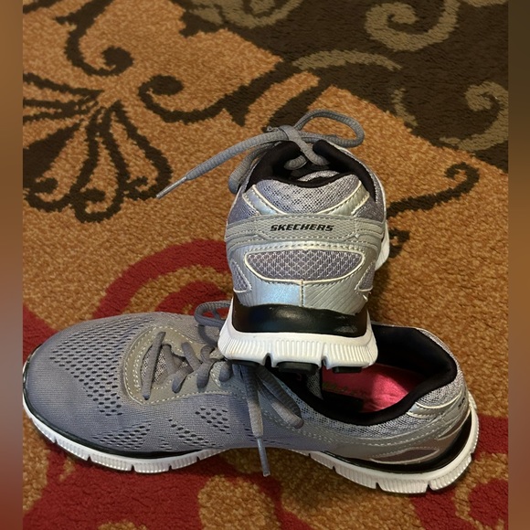 Skechers Skech-Knit Shoes - Picture 10 of 15